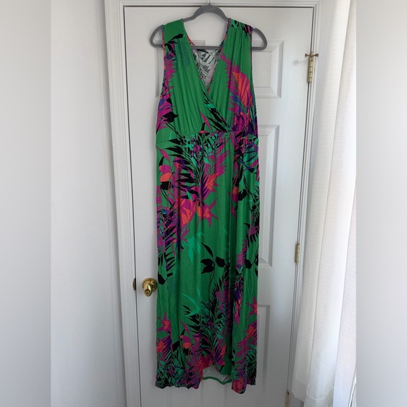 Spense Dresses & Skirts - Spense Green and Pink Leaf Print Dress